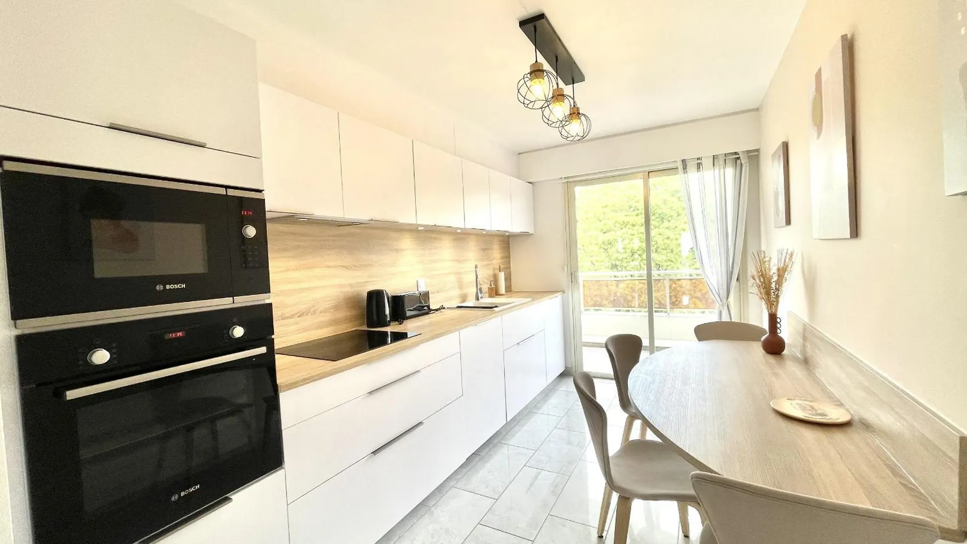 Vezelay 3 Luxury 3 Bedrooms, By Welcome To Cannes Francja